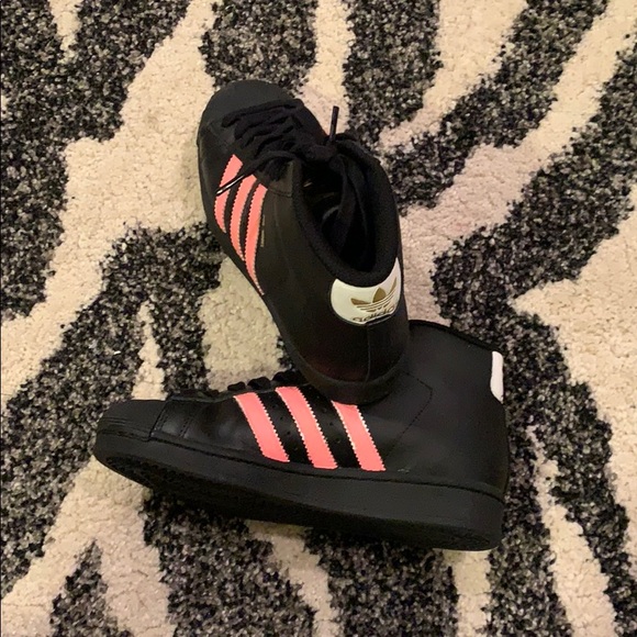 Girl’s Adidas sneakers - Picture 1 of 2